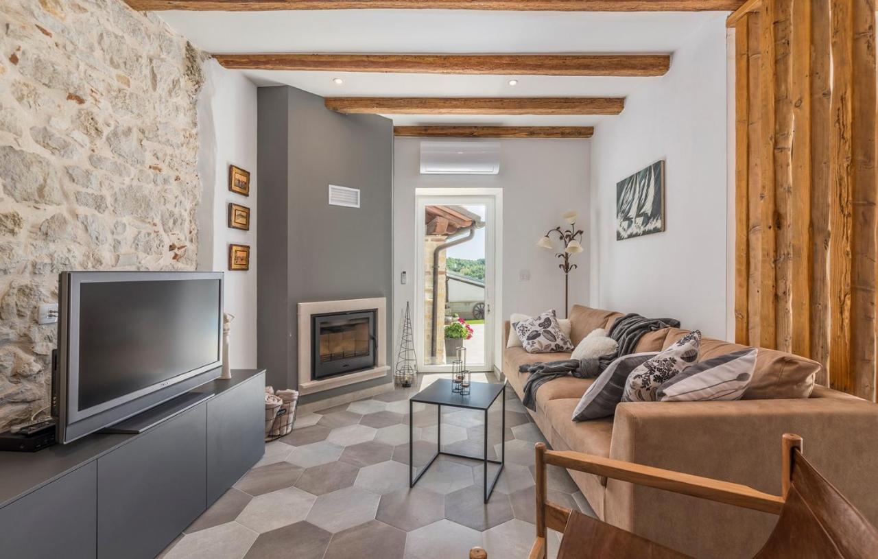 Beautiful Stone House - Villa Parentium With Private Pool Dračevac Zewnętrze zdjęcie