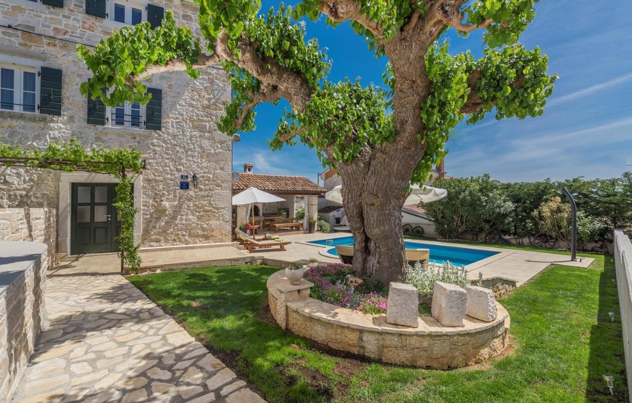 Beautiful Stone House - Villa Parentium With Private Pool Dračevac Zewnętrze zdjęcie