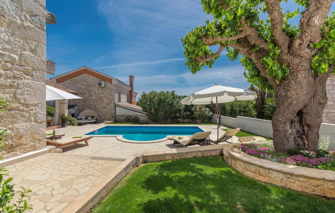 Beautiful Stone House - Villa Parentium With Private Pool Dračevac Zewnętrze zdjęcie